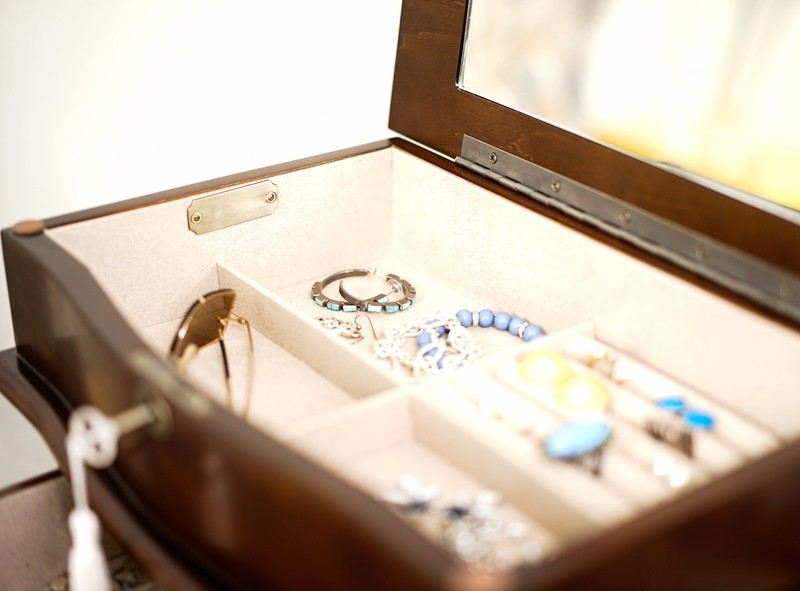 Argueta 15.5'' Wide Jewelry Armoire with Mirror