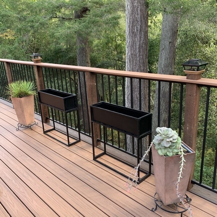 Dekker Metal Elevated Planter