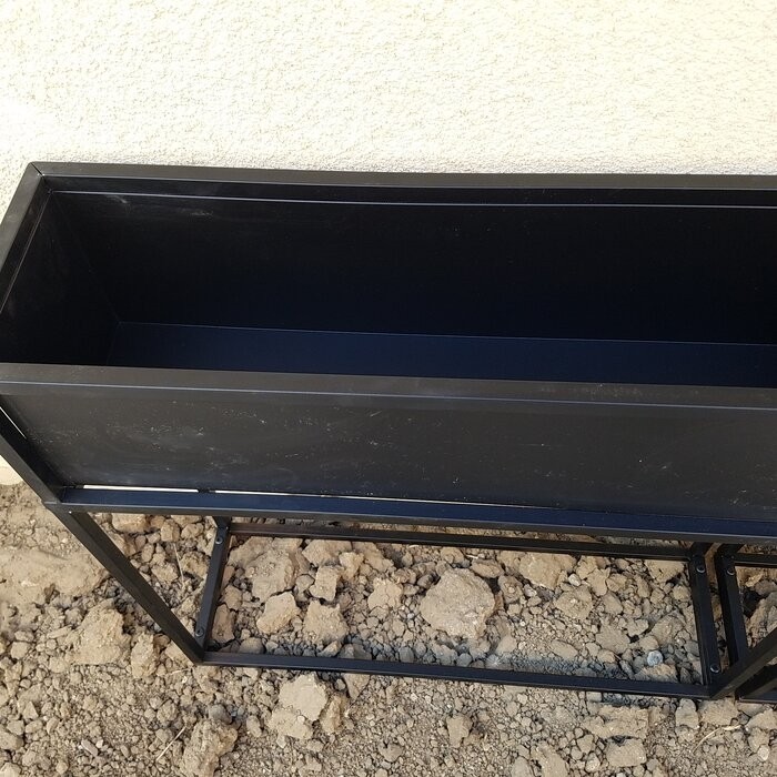 Dekker Metal Elevated Planter