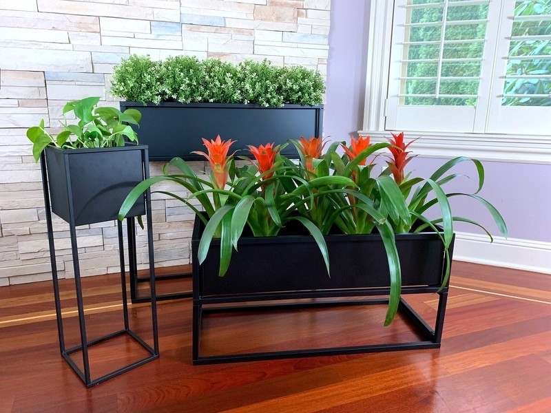 Dekker Metal Elevated Planter