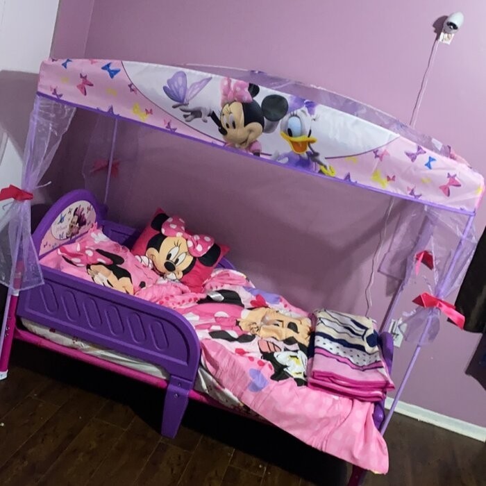 Disney Minnie Mouse Bow-tique Convertible Toddler Bed