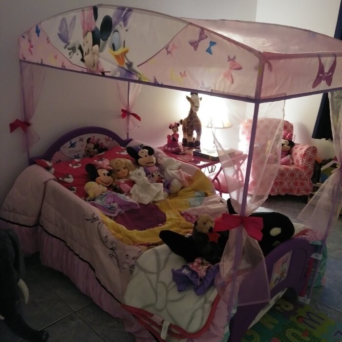 Disney Minnie Mouse Bow-tique Convertible Toddler Bed