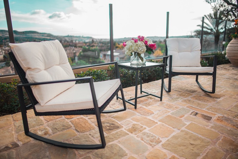 Kinzie Square 2 - Person 18'' Long Bistro Set with Cushions