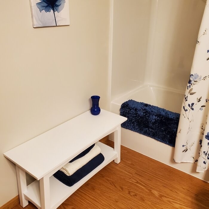 Lund Shelves Bench