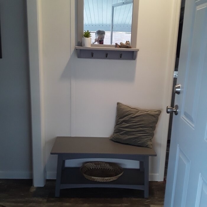 Lund Shelves Bench