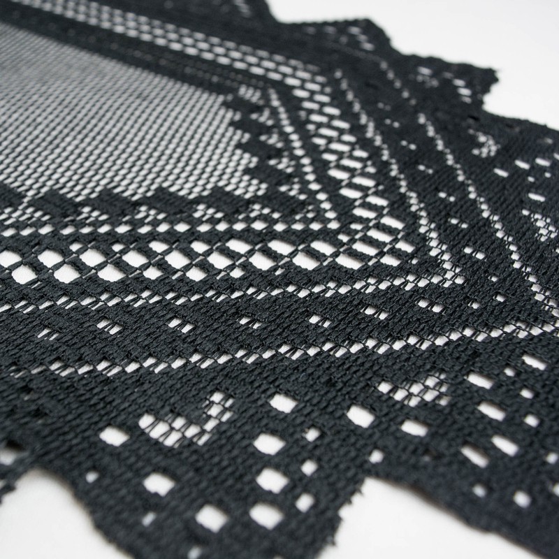 Mapleville Solid Color Lace Table Runner