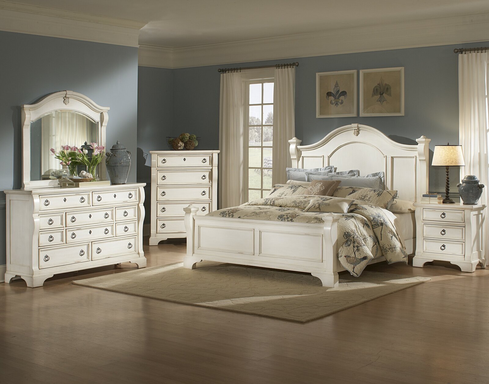 Old fashioned bedroom set with a classy, French look