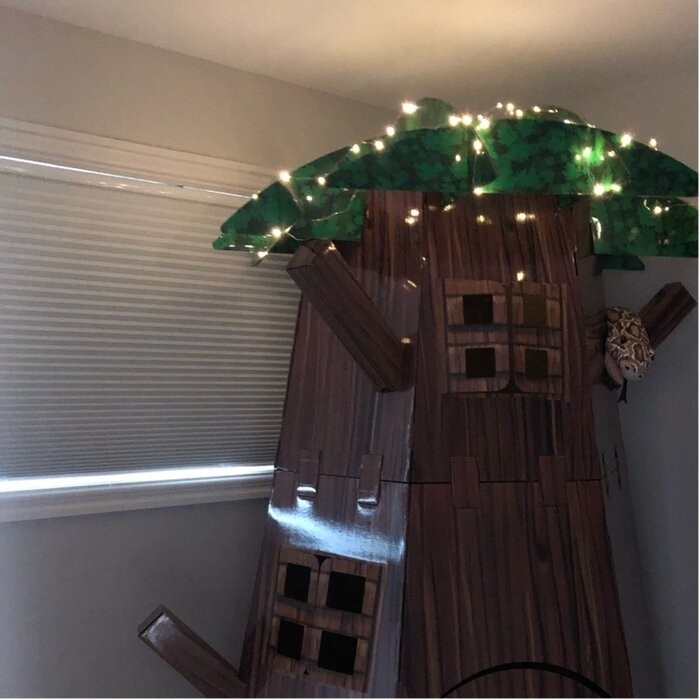 2.7' x 4.4' Cardboard Playhouse