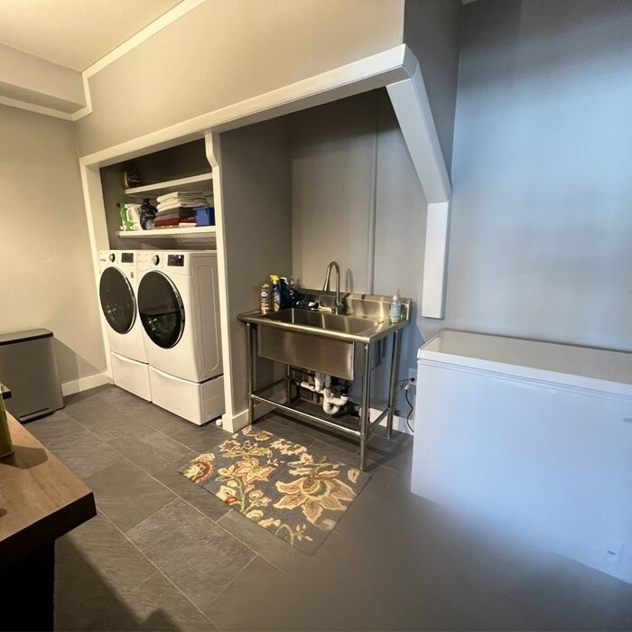 42" L x 24" W Free Standing Laundry Sink with Faucet