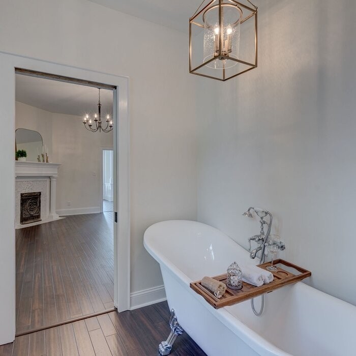68.9" x 31" Clawfoot Soaking Acrylic Bathtub