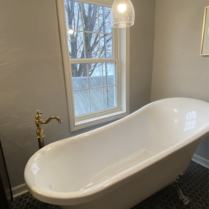 68.9" x 31" Clawfoot Soaking Acrylic Bathtub