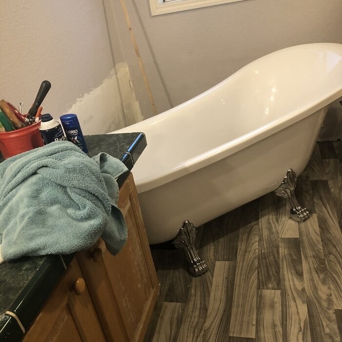 68.9" x 31" Clawfoot Soaking Acrylic Bathtub