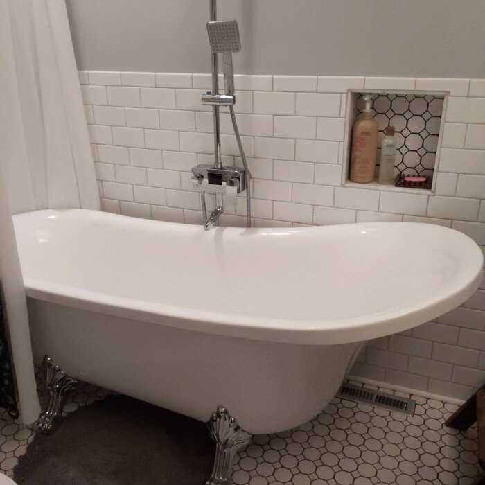 68.9" x 31" Clawfoot Soaking Acrylic Bathtub