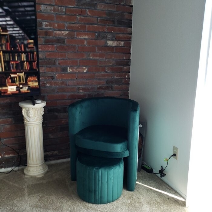 Amilliona Barrel Chair and Ottoman
