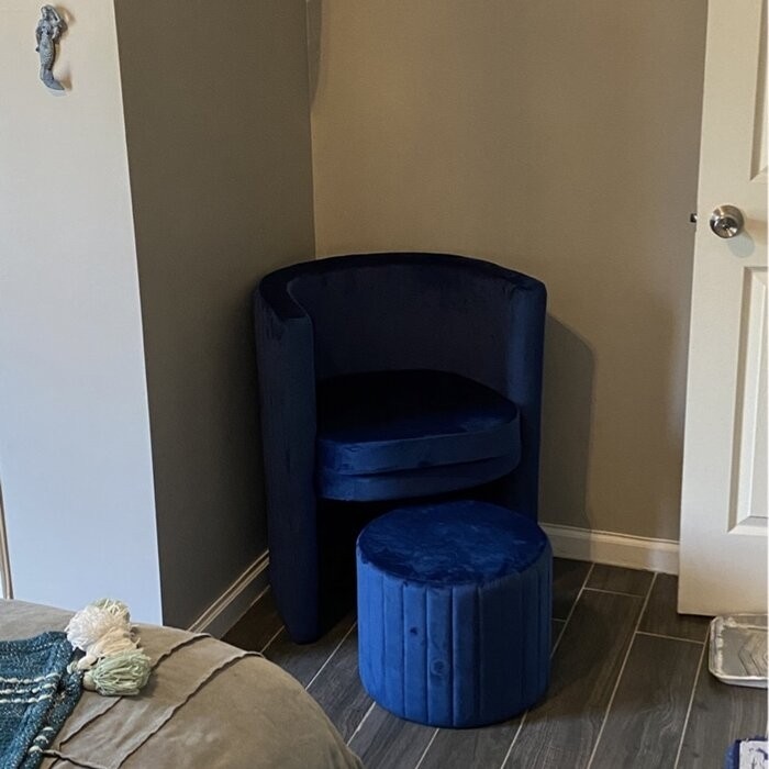 Amilliona Barrel Chair and Ottoman