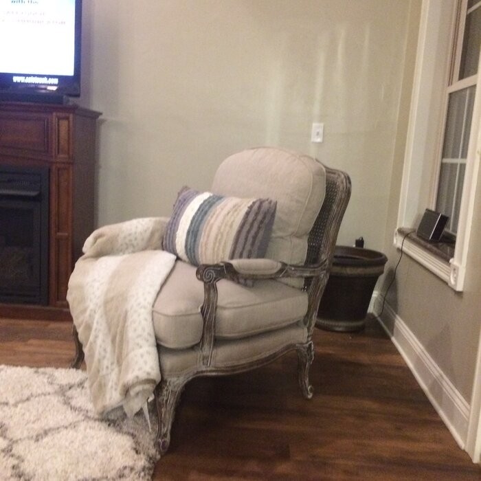 Arnold 30.5'' Wide Tufted