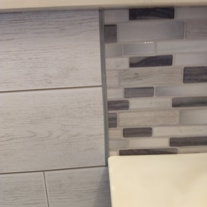 Brillo 18" x 0.27" Edge Trim in Silver