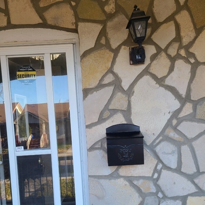 Chelsea Wall Mounted Mailbox