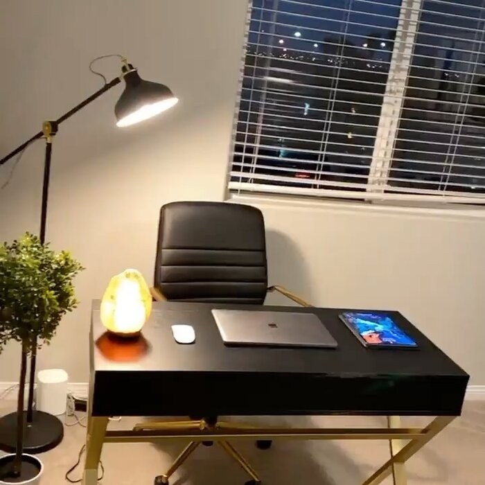 Cilly Desk