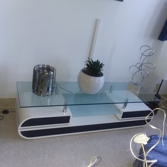 Ezren TV Stand for TVs up to 70