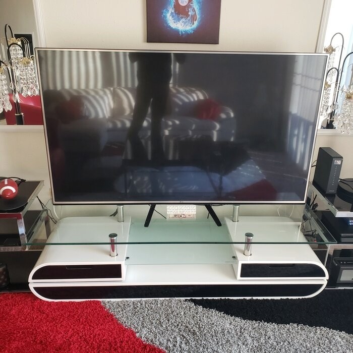 Ezren TV Stand for TVs up to 70