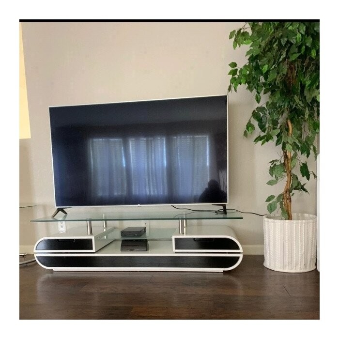 Ezren TV Stand for TVs up to 70