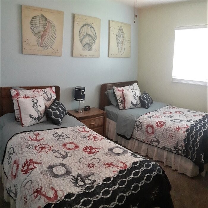 Farryn Blue/White Microfiber Modern & Contemporary 4 Piece Quilt Set