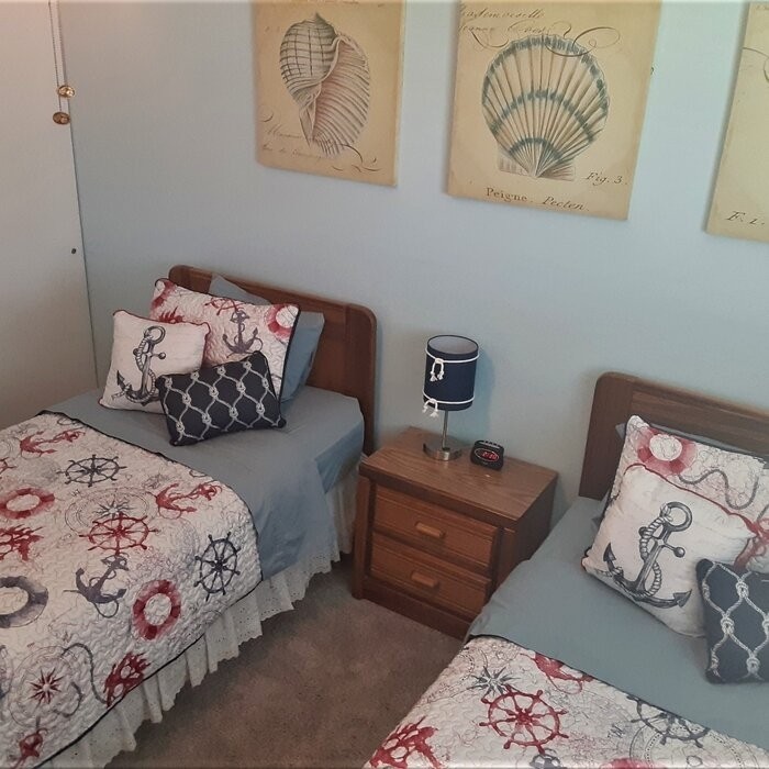 Farryn Blue/White Microfiber Modern & Contemporary 4 Piece Quilt Set