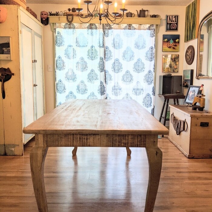 Flory Dining Table