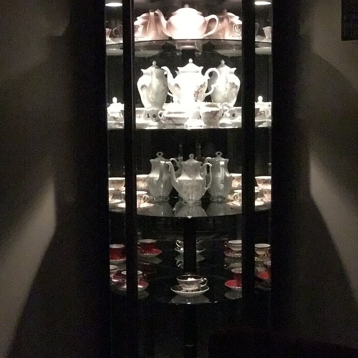 Galghard 32'' Wide Solid Wood Mirrored Back Curio Cabinet with Lighting