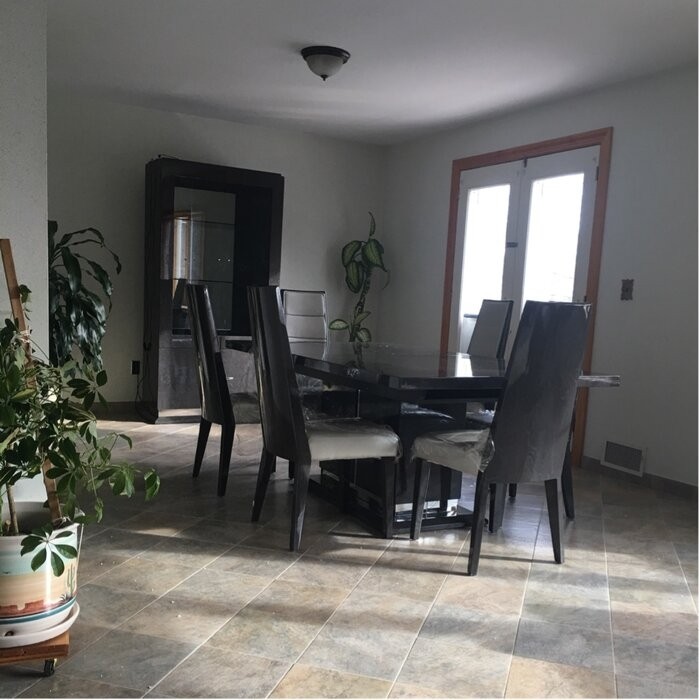 Geona Extendable Pedestal Dining Table