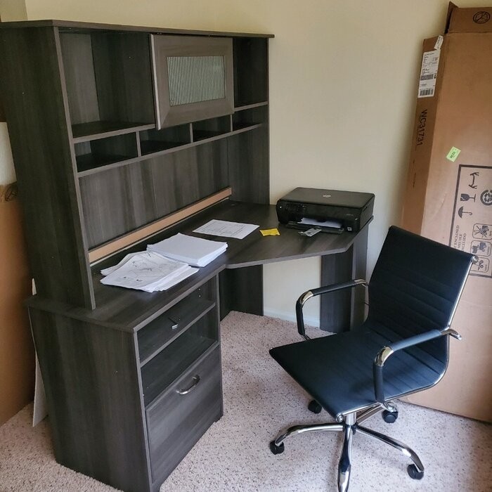 Hillsdale Reversible Corner Desk with Hutch