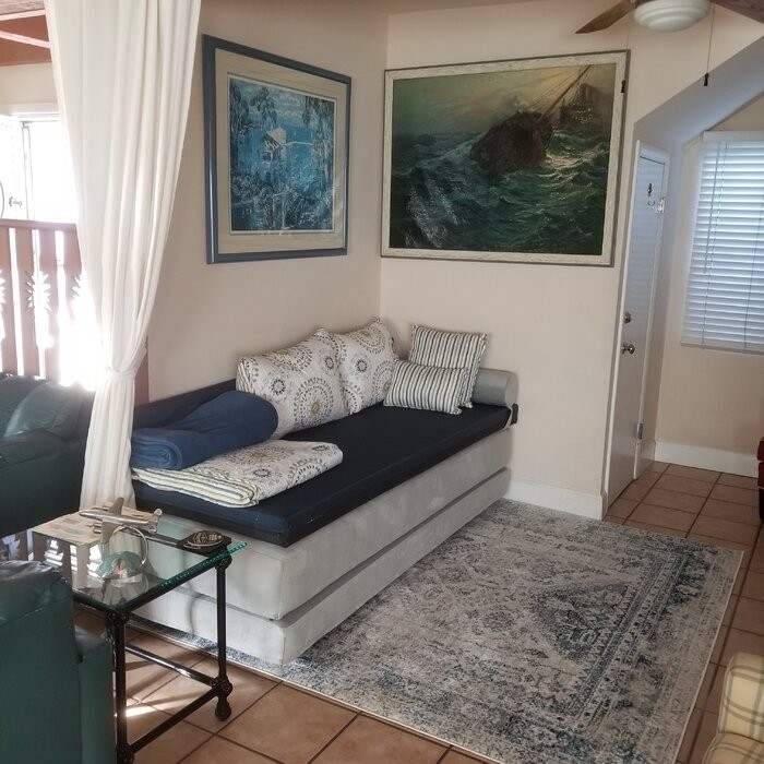 Ishee Queen Daybed with Mattress