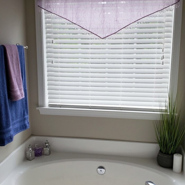 Mardis Solid Color Pointed 51'' Window Valance