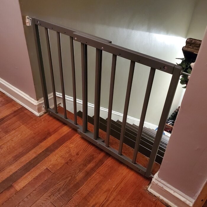 Safety Mate Expandable Wall Mounted Pet Gate