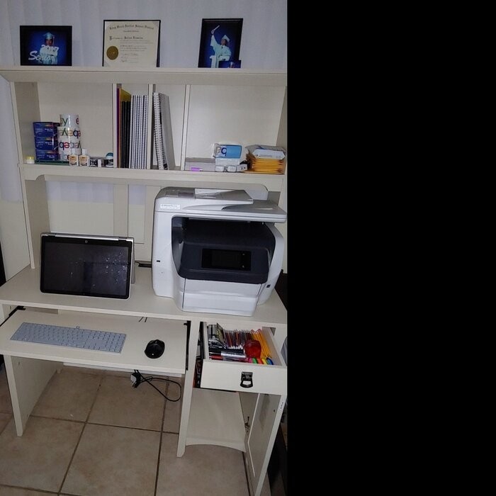Saraghna Desk with Hutch