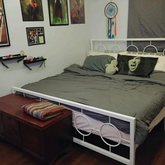 Singraul King Platform Bed