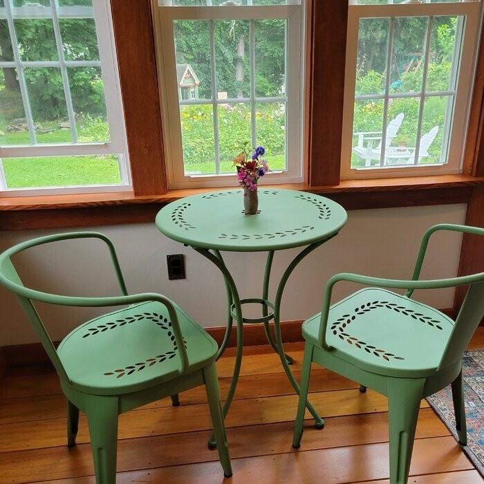Springmont Round 2 - Person 24'' Long Bistro Set