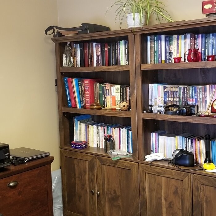 St. Nicholas 69.76'' H x 35.27'' W Standard Bookcase