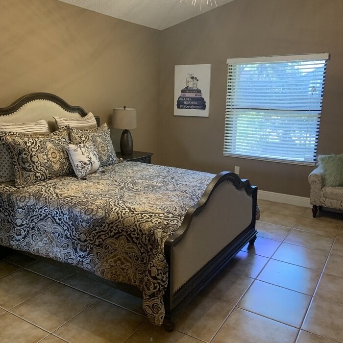 Wheatly Upholstered Standard Configurable Bedroom Set