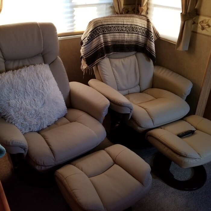 33'' Wide Manual Swivel Standard Recliner with Ottoman