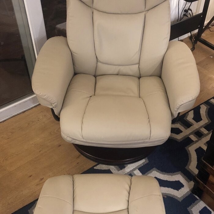 33'' Wide Manual Swivel Standard Recliner with Ottoman