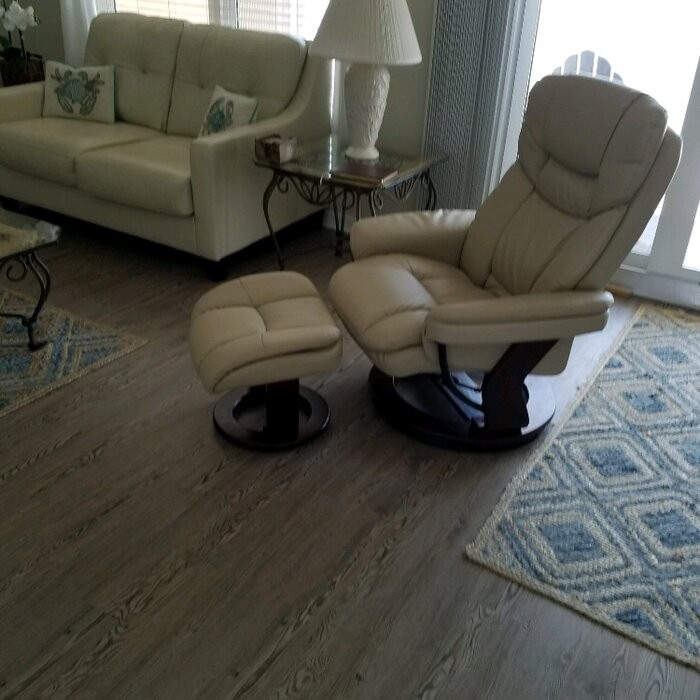 33'' Wide Manual Swivel Standard Recliner with Ottoman