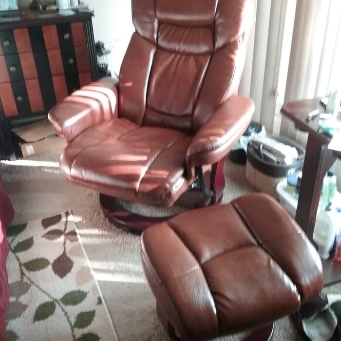 33'' Wide Manual Swivel Standard Recliner with Ottoman