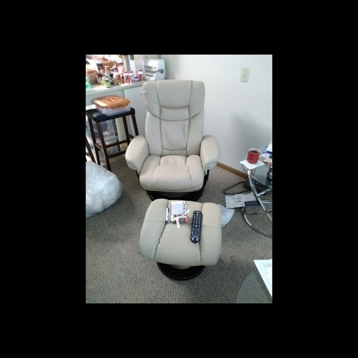 33'' Wide Manual Swivel Standard Recliner with Ottoman
