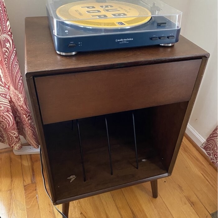 Brittany Turntable Audio Rack