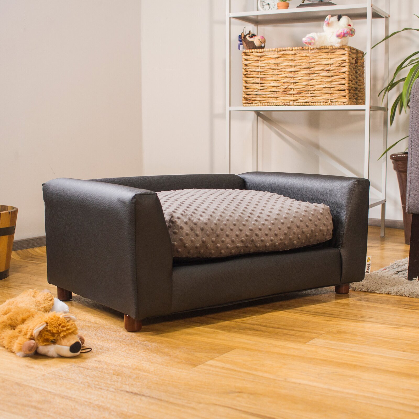 Classic leather dog sofa with cushion