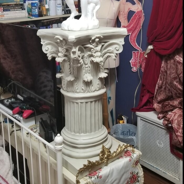 Corinthian Pillars Pedestal