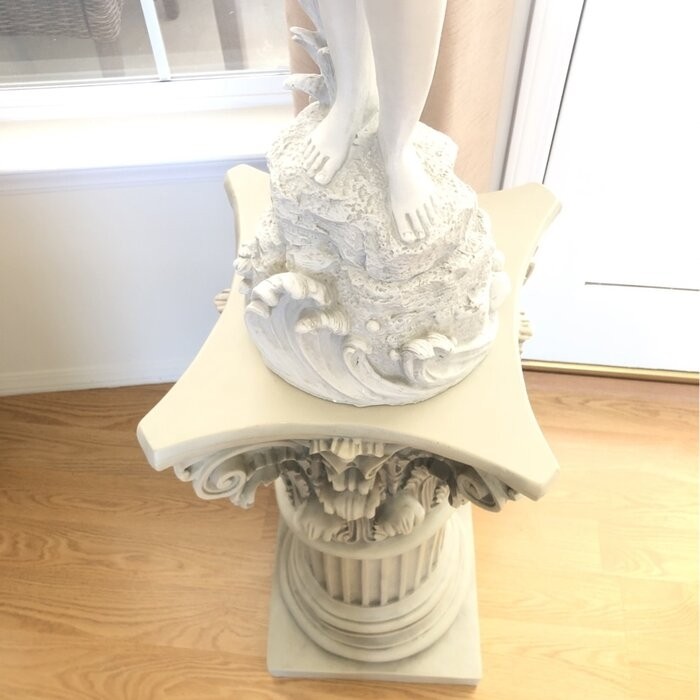 Corinthian Pillars Pedestal