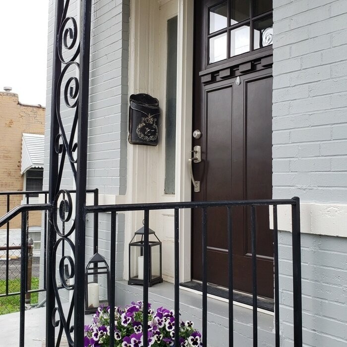 Flomaton Wall Mounted Mailbox